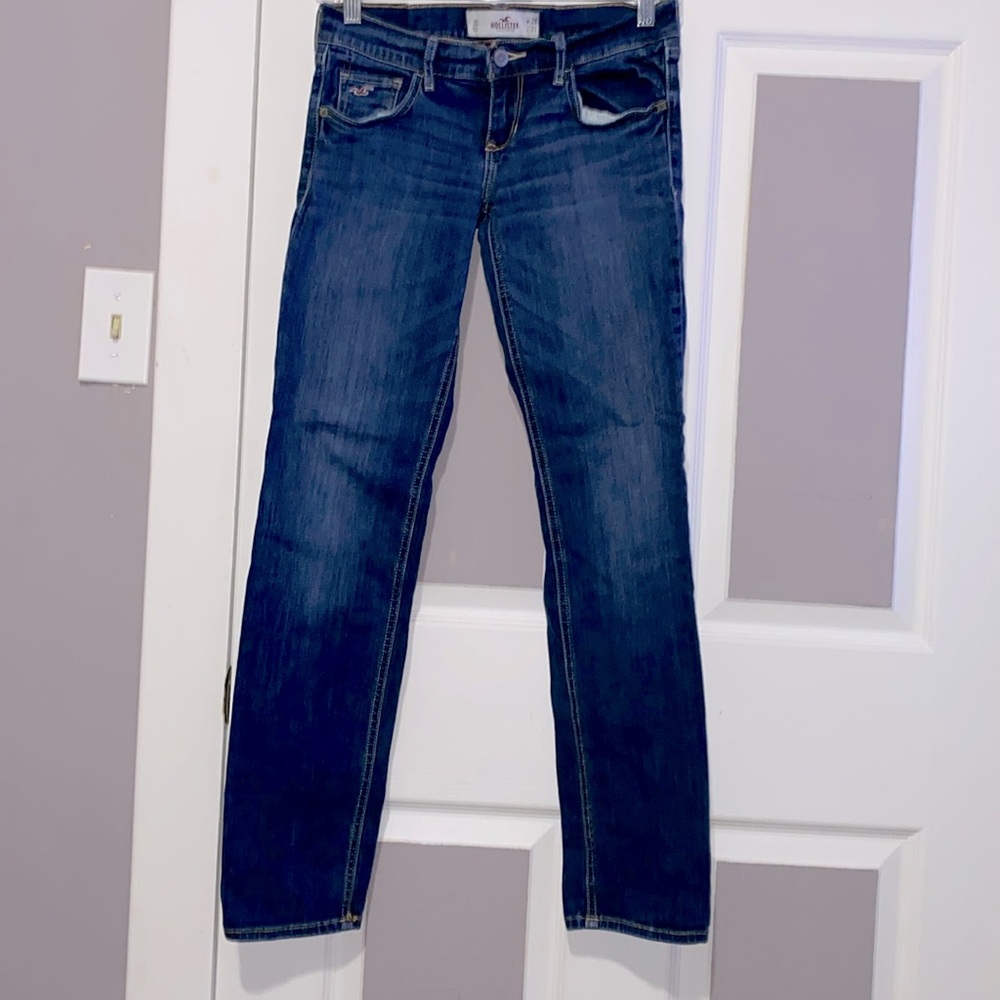 HOLLISTER “Social Stretch” Skinny Jeans.